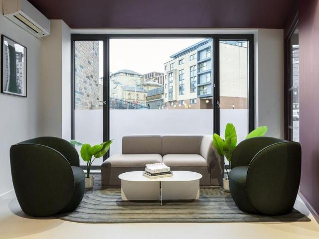 1 bedroom private hall to rent
