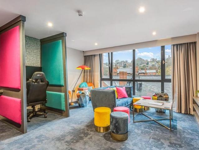 1 bedroom private hall to rent