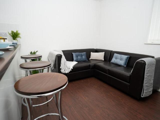 1 bedroom private hall to rent