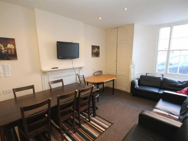 1 bedroom private hall to rent