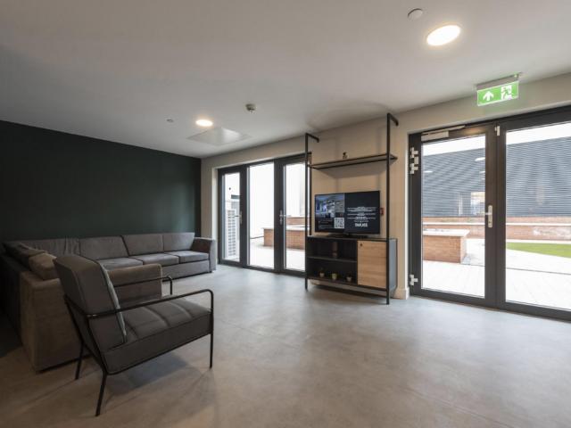 1 bedroom private hall to rent