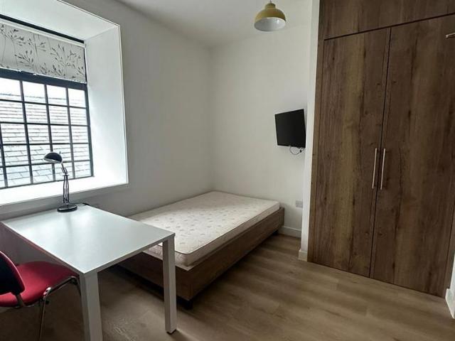 1 bedroom private halls to rent