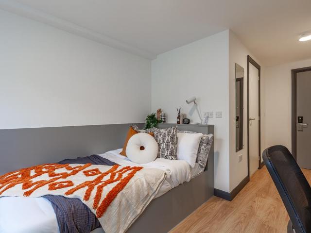 1 bedroom private halls to rent