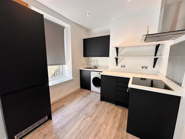 1 Bedroom Property For Rent Calder House, Bridge End Rastrick, Brighouse