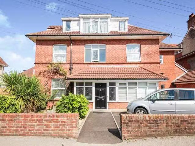 1 bedroom property for rent in Queens Park Gardens, Bournemout.
