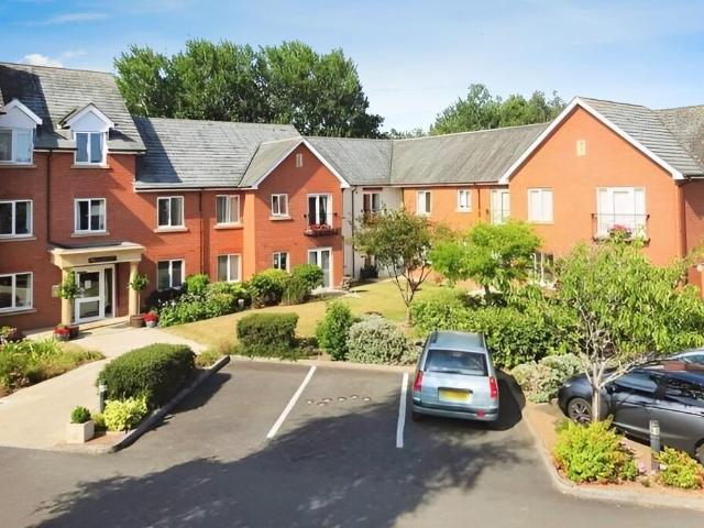 1 bedroom ground maisonette for sale