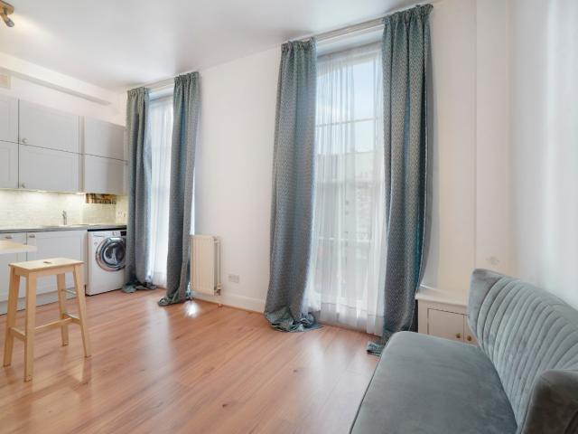 1 bedroom property in Cosway Street, London, NW1 £2,200 pcm | Chestertons