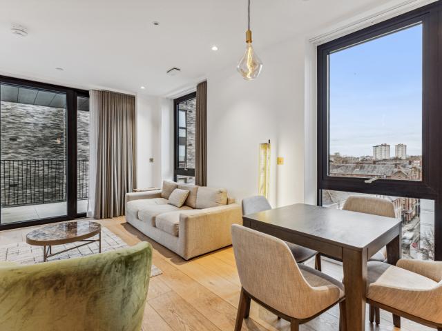 1 bedroom property in Camley Street, Kings Cross, London, N1C £4,200 pcm | Chestertons