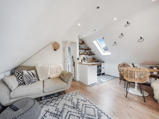 1 bedroom property in Carleton Gardens, Brecknock Road, London, N19 £1,850 pcm | Chestertons