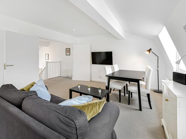 1 bedroom property in Charlwood Street, London, SW1V £2,500 pcm | Chestertons