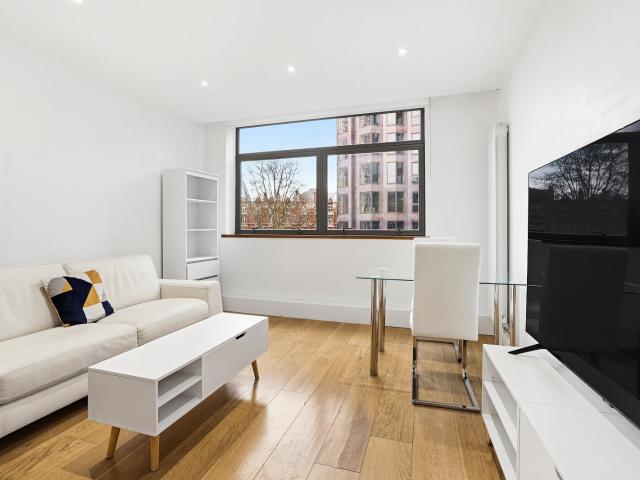 1 bedroom property in Christchurch House, Caxton Street, London, SW1H £2,800 pcm | Chestertons