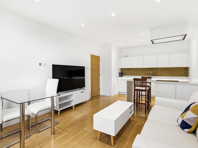 1 bedroom property in Christchurch House, Caxton Street, London, SW1H £2,800 pcm | Chestertons