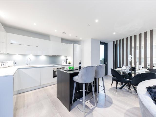 1 bedroom property in City North West Tower, 9 Goodwin Street, Finsbury Park, London, N4 £2,600 pcm | Chestertons