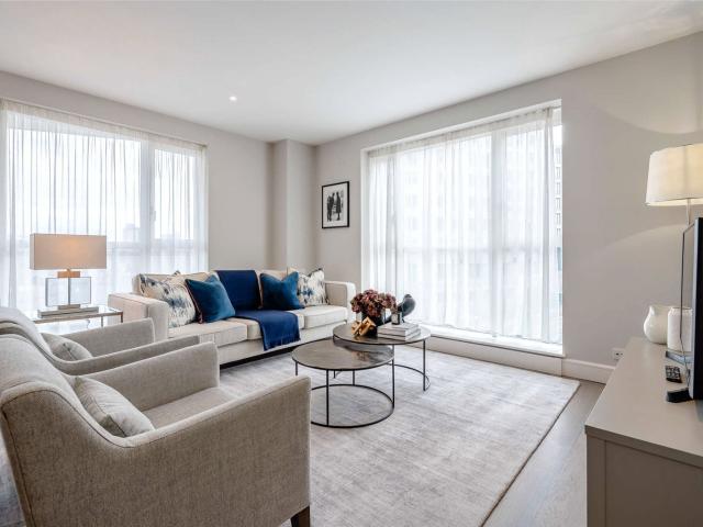 1 bedroom property in Circus Apartments, Canary Riverside, Westferry Circus, London, E14 £2,900 pcm | Chestertons