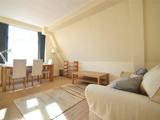 1 bedroom property in Clifford's Inn, Fetter Lane, London, EC4A £2,166 pcm | Chestertons