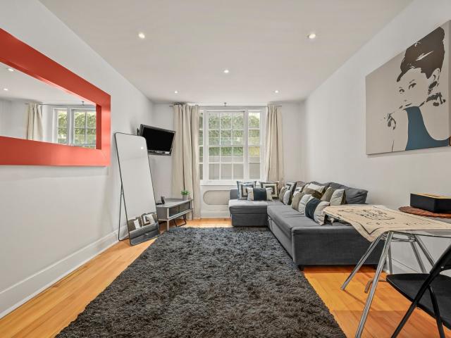 1 bedroom property in Cumberland Court, Great Cumberland Place, London, W1H £3,141 pcm | Chestertons