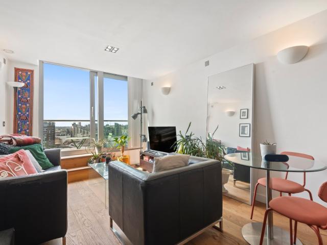 1 bedroom property in Altura Tower, Bridges Court Road, London, SW11 £2,450 pcm | Chestertons