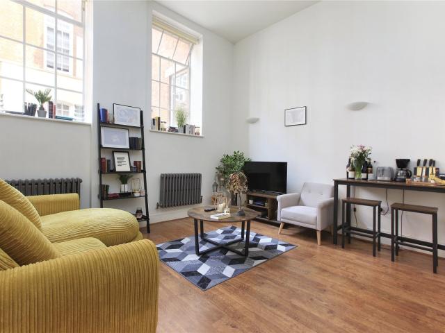 1 bedroom property in Balfour House, Battersea, London, SW11 £2,400 pcm | Chestertons