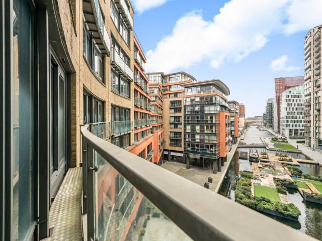 1 bedroom property in Balmoral Apartments, 2 Praed Street, London, W2 £2,750 pcm | Chestertons
