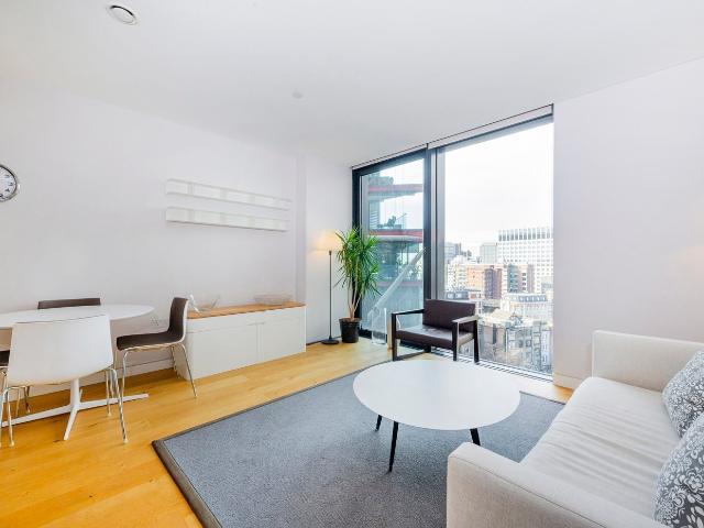 1 bedroom property in Block B, 60 Holland Street, London, SE1 £3,400 pcm | Chestertons