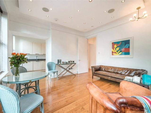 1 bedroom property in Bloomsbury Square, Bloomsbury, Covent Garden, London, WC1A £3,500 pcm | Chestertons
