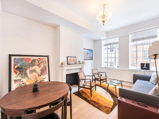 1 bedroom property in Bruton Place, Mayfair, London, W1J £692 pw | Chestertons