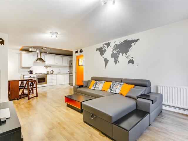 1 bedroom property in Dallington Street, Clerkenwell, London, EC1V £2,750 pcm | Chestertons