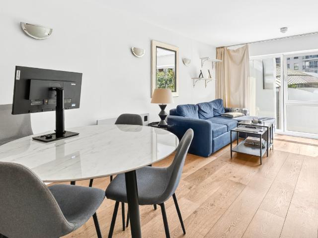 1 bedroom property in Empire Square West, Empire Square, London, SE1 £2,500 pcm | Chestertons