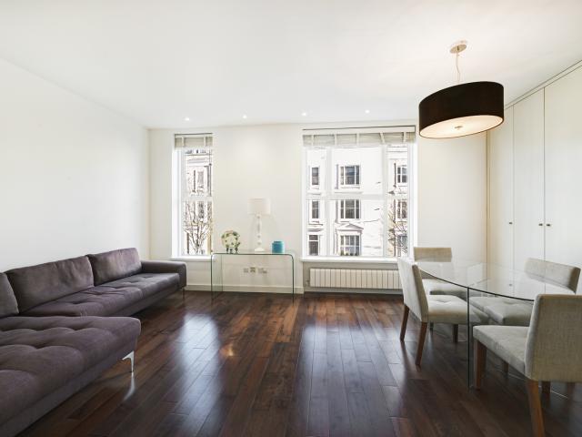1 bedroom property in Eardley Crescent, Earls Court, London, SW5 £2,850 pcm | Chestertons