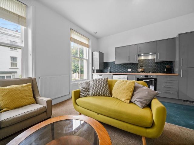 1 bedroom property in Falkland Road, Kentish Town, London, NW5 £2,100 pcm | Chestertons