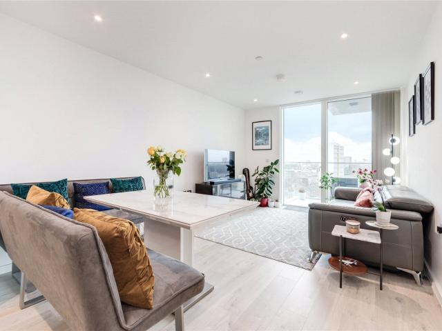 1 bedroom property in Kitson House, 6 Corsican Square, London, E3 £2,200 pcm | Chestertons