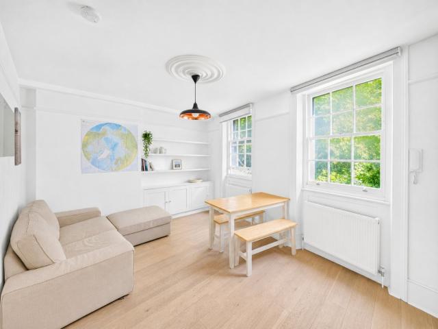1 bedroom property in Kings Cross Road, London, WC1X £2,150 pcm | Chestertons