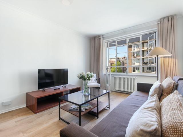 1 bedroom property in Kingsmill, 1 19 Kingsmill Terrace, St John's Wood, London, NW8 £3,000 pcm | Chestertons