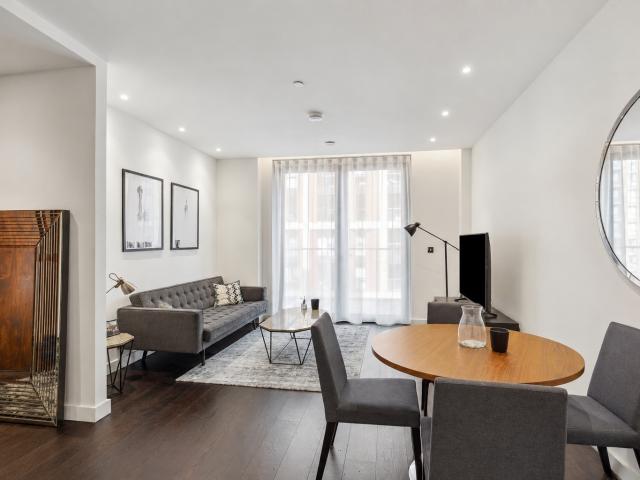 1 bedroom property in Haines House, 10 Charles Clowes Walk, London, SW11 £3,000 pcm | Chestertons