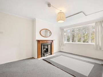 1 bedroom property in Harling Court, Burns Road, London, SW11 £1,750 pcm | Chestertons