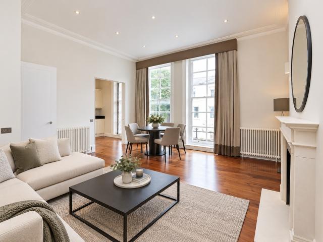 1 bedroom property in Hyde Park Gate, Kensington, London, SW7 £3,800 pcm | Chestertons