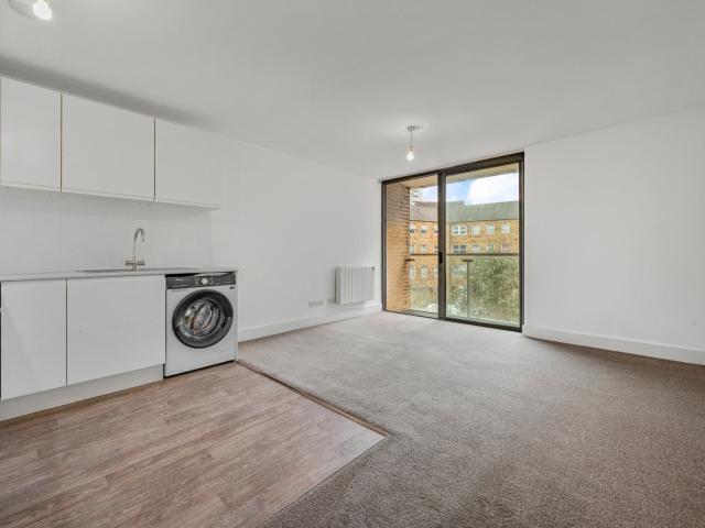 1 bedroom property in Lady Florence Courtyard, Reginald Square, London, SE8 £1,500 pcm | Chestertons