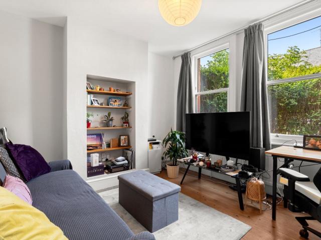 1 bedroom property in Mersey Road, London, E17 £1,850 pcm | Chestertons