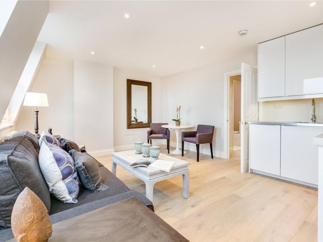 1 bedroom property in Munster Road, London, SW6 £2,150 pcm | Chestertons