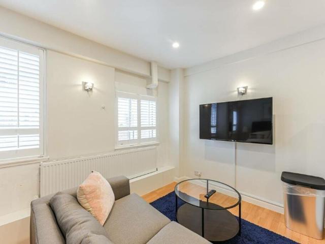 1 bedroom property in Nell Gwynn House, Sloane Avenue, Chelsea, London, SW3 £2,925 pcm | Chestertons