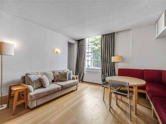 1 bedroom property in St Georges Drive, London, SW1V £2,500 pcm | Chestertons