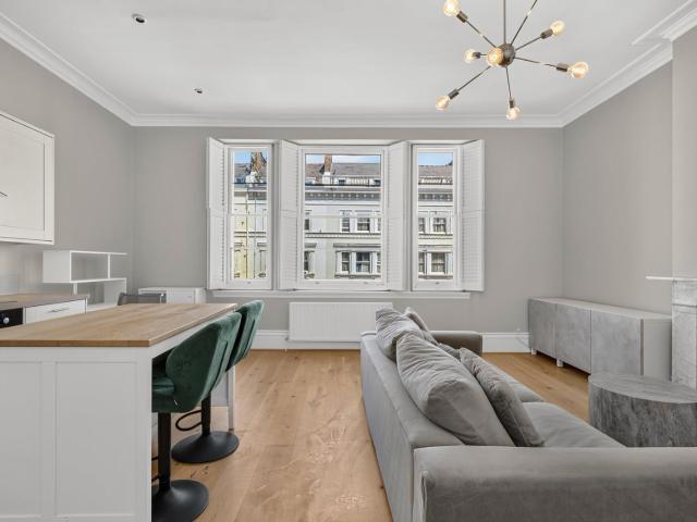 1 bedroom property in St. Georges Drive, London, SW1V £3,000 pcm | Chestertons