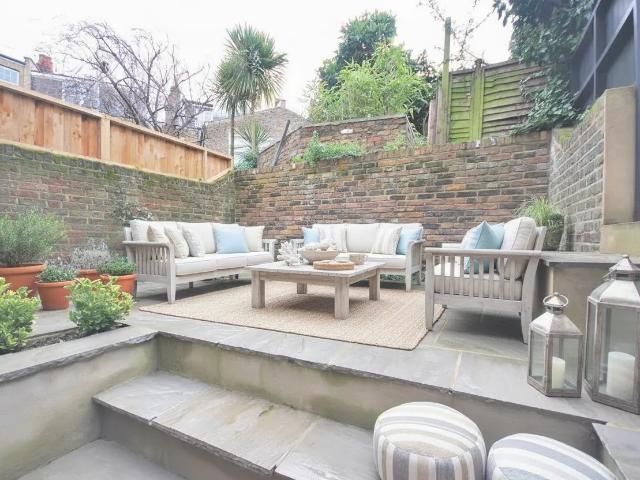 1 bedroom property in St Peters Terrace, Fulham, London, SW6 £2,500 pcm | Chestertons