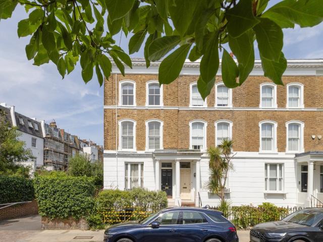 1 bedroom property in Stratford Road, W8 £2,750 pcm | Chestertons