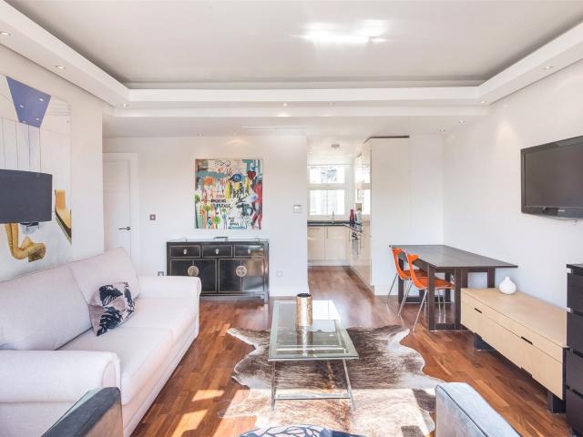1 bedroom property in Park Mansions, 141 Knightsbridge, Knightsbridge, London, SW1X £3,250 pcm | Chestertons
