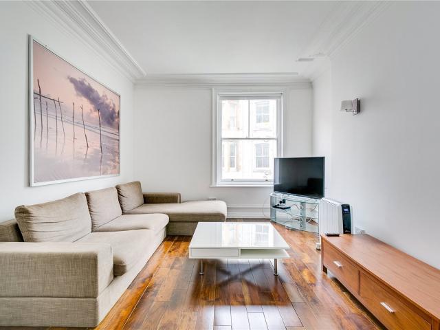 1 bedroom property in Park Mansions, Knightsbridge, London, SW1X £3,250 pcm | Chestertons