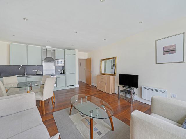 1 bedroom property in Pepys Street, London, EC3N £2,500 pcm | Chestertons