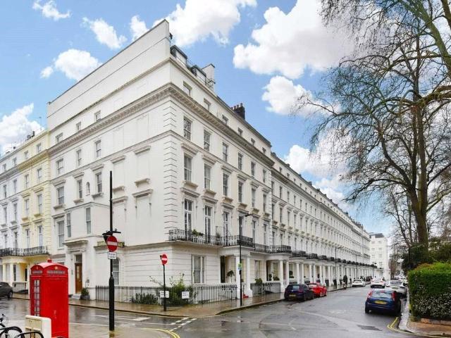 1 bedroom property in Princes Square, London, W2 £3,300 pcm | Chestertons