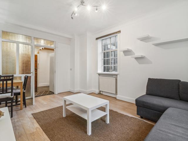 1 bedroom property in Quebec Court, 21 Seymour Street, W1H £2,925 pcm | Chestertons