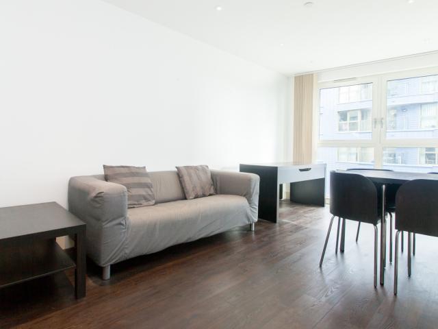 1 bedroom property in Queensland Road, London, N7 £2,400 pcm | Chestertons